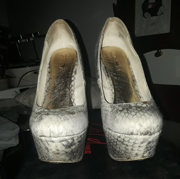 Shoes - Picture 2 of 3